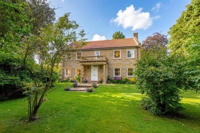 5 bed Detached for sale Image 7