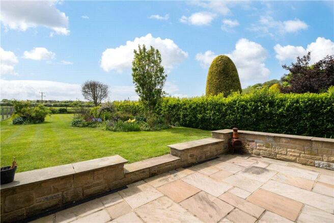 4 bed Town House for sale Image 8