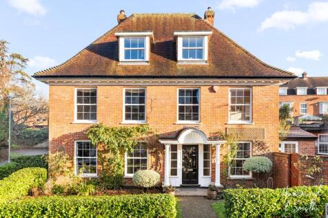 Theydon Grove, Epping, CM16