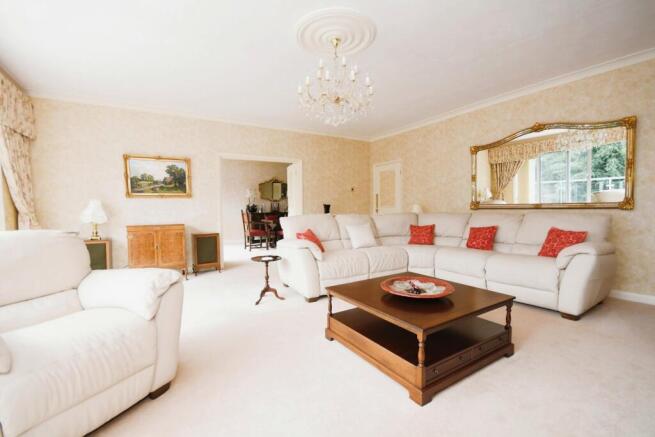 3 bed Flat for sale Image 9