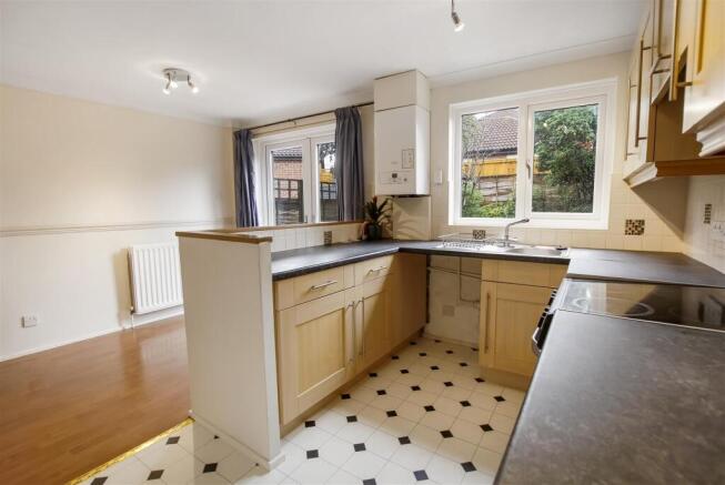 3 bed Semi-Detached for sale Image 6