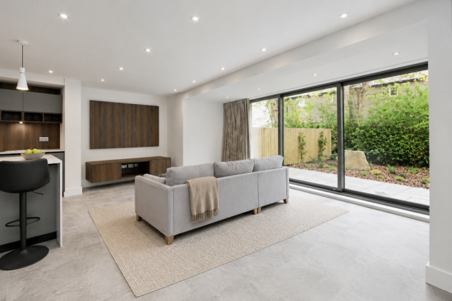 3 bed Apartment to rent Image 4