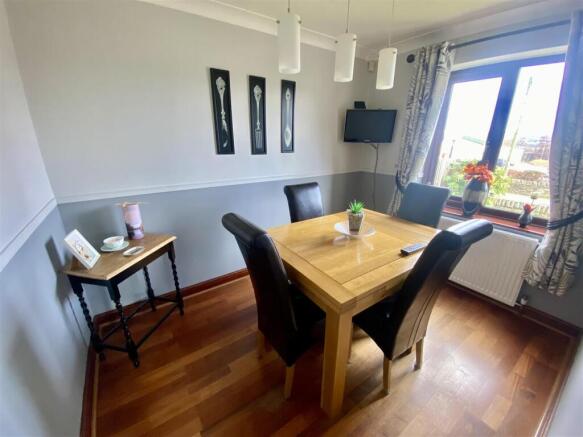 4 bed Detached for sale Image 11