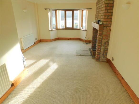 LIVING / DINING ROOM