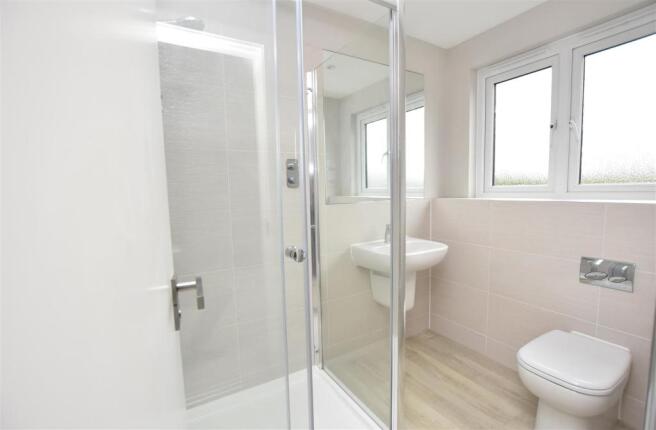 Master En-Suite.JPG