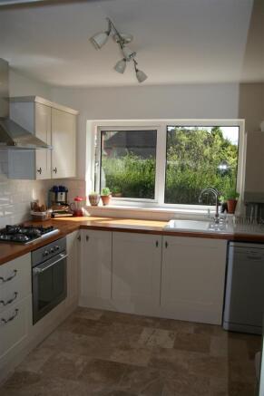 Kitchen 2.JPG