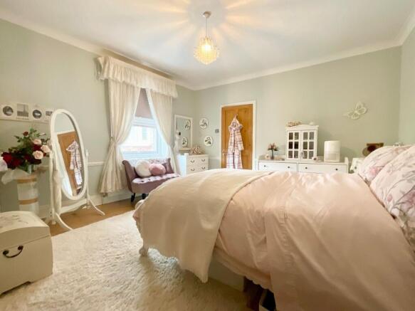 4 bed Terraced for sale Image 12