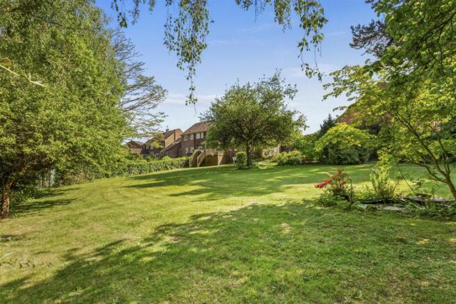Mount Close, High Wycombe (cul-de-sac) photo 4