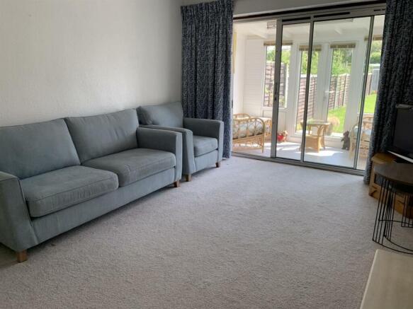 Lounge1.jpg