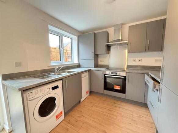 3 bed Semi-Detached to rent Image 6