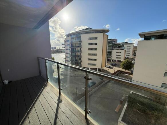 Three bedroom apartment (Gallions reach)