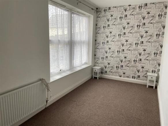Flat 2 72 Dartmouth Road Bedroom.jpg
