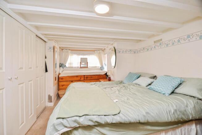 2 bed Flat for sale Image 6