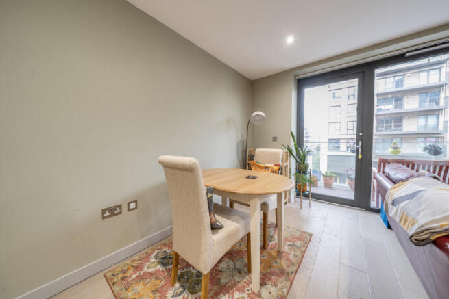 1365843-9-68f111a...