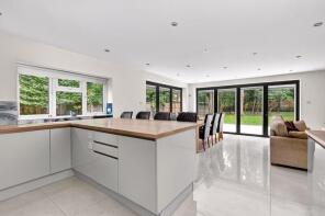 17, Chaucer Way, Addlestone KT15 1LG