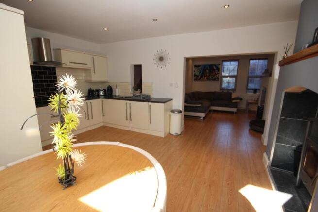 KITCHEN AREA 2 USE.JPG