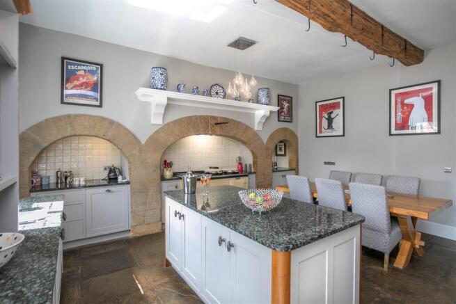 7 bed House for sale Image 7