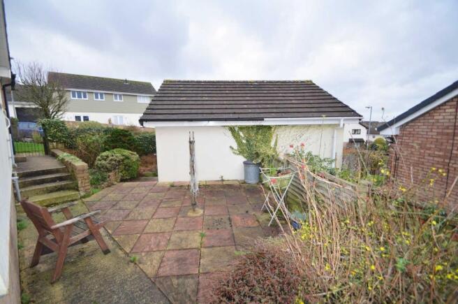 Spacious Bunglalow in need of updating - Haydons Park, Honiton