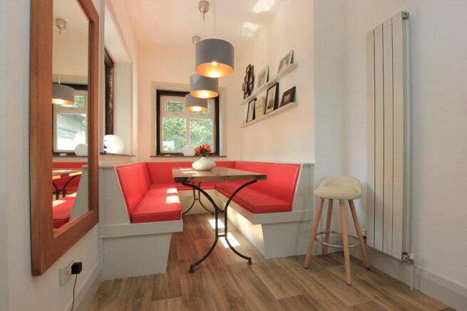 5 bed Detached for sale Image 7