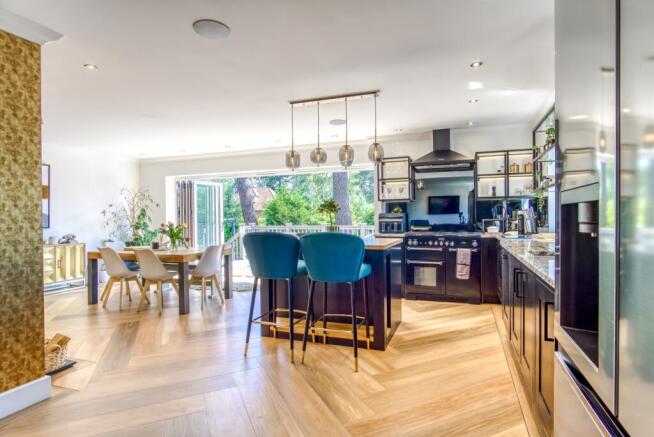 Lounge to Kitchen