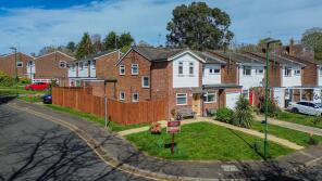 57a, Barnmead, Haywards Heath RH16 1UY