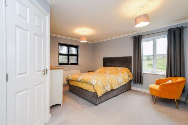 4 bed Detached for sale Image 5