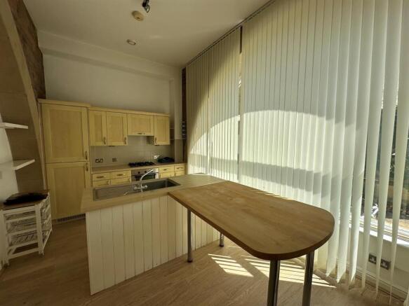 2 bed Apartment to rent Image 7