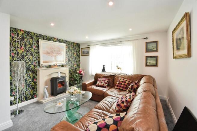 4 bed Detached for sale Image 8