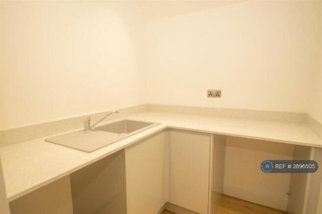1 bed Flat to rent Image 6