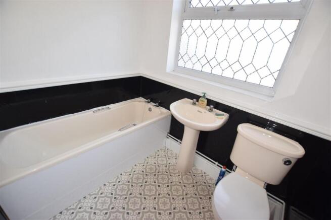 BATHROOM (GROUND FLOOR)