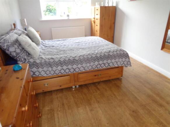 vendors photo 3 bed.JPG