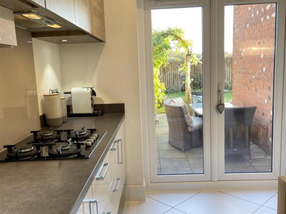4 bed Detached for sale Image 8