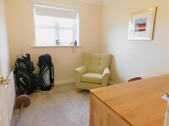 BEDROOM 4