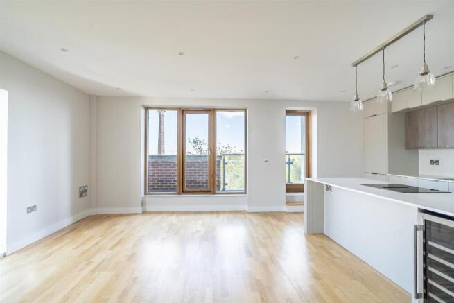 3 bed Apartment for sale Image 6
