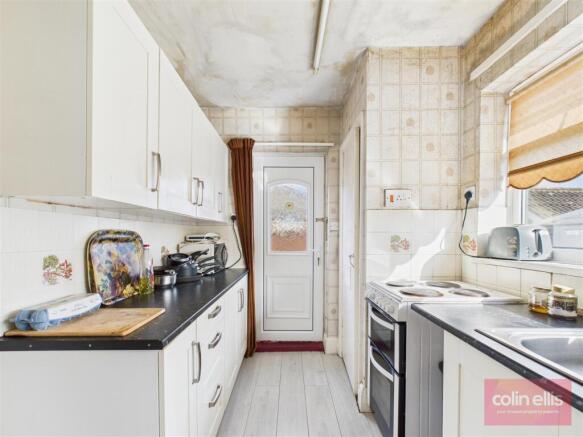 2 bed Semi-Detached Bungalow for sale Image 5