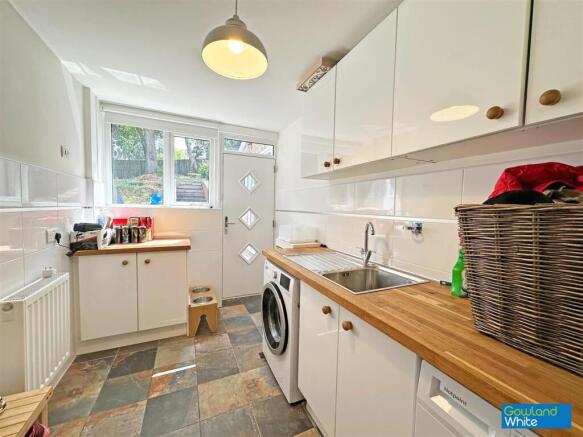 4 bed Detached for sale Image 10