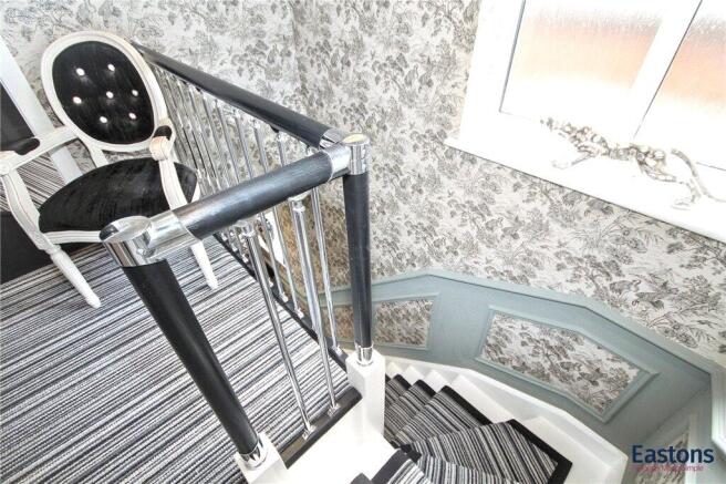 Merland Rise, Epsom, Surrey, KT18 photo 2
