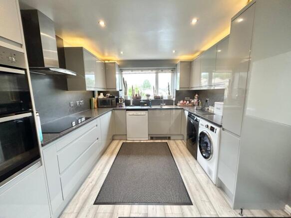 4 bed Semi-Detached for sale Image 5