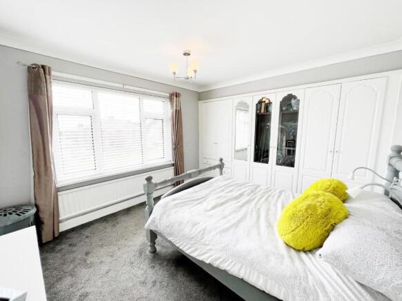 Bedroom 1 pic 1.jpg