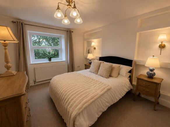 4 bed Semi-Detached to rent Image 11
