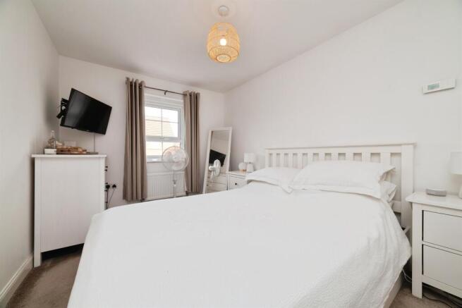 3 bed Semi-Detached for sale Image 8