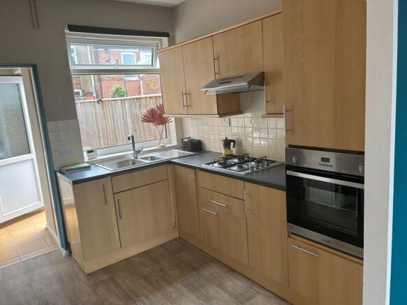 2 bed House to rent Image 4