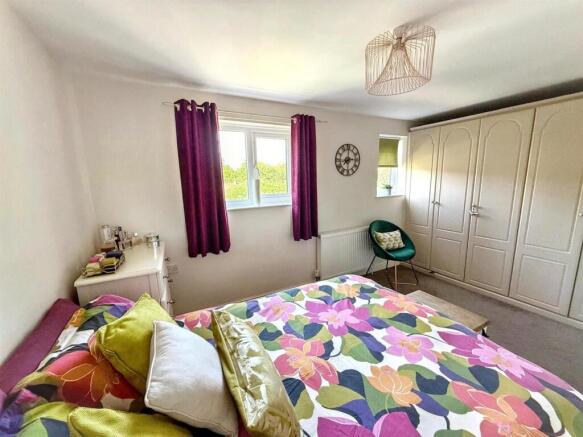 2 bed Terraced for sale Image 12