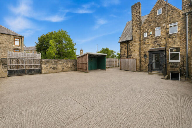 4 bed Detached for sale Image 7