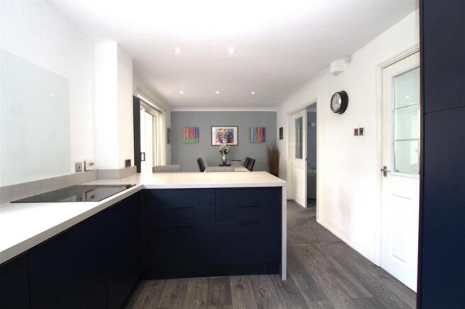 4 bed Detached for sale Image 7