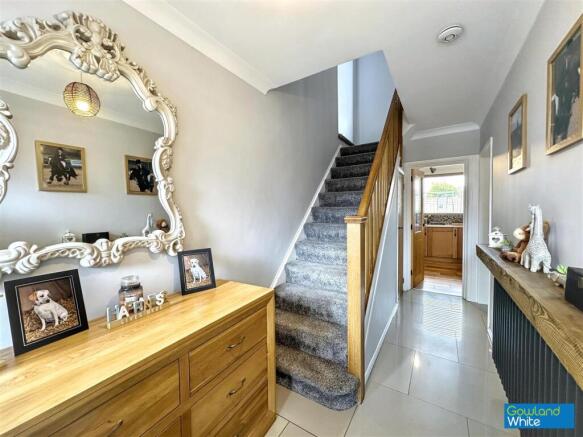 4 bed Semi-Detached for sale Image 11
