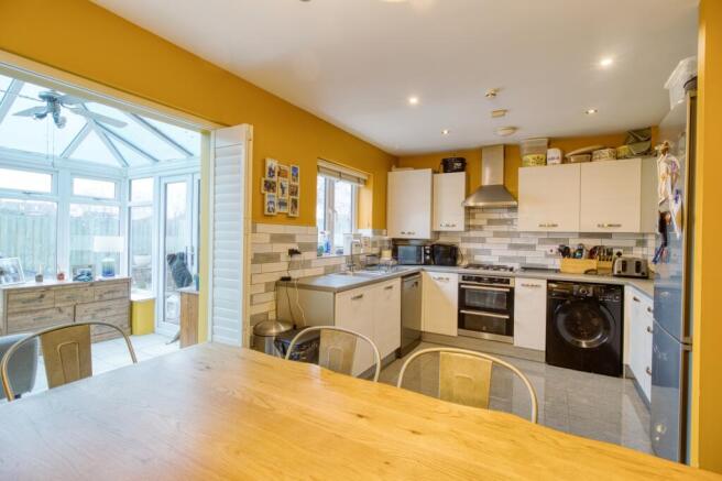 Kitchen - EweMove Swindon South