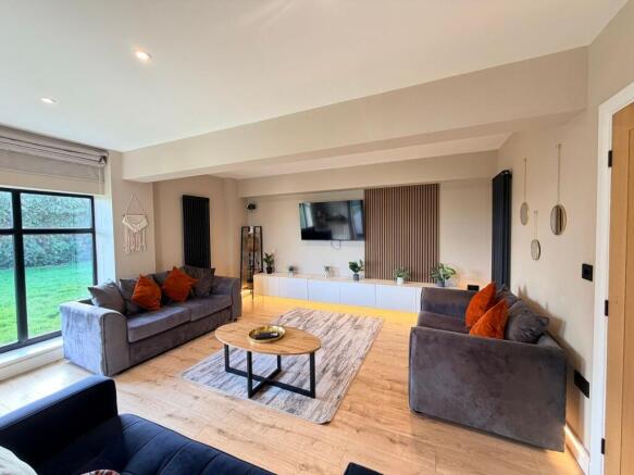 4 bed Semi-Detached for sale Image 5