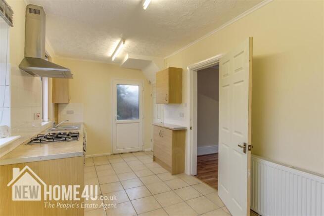KITCHEN / DINER: