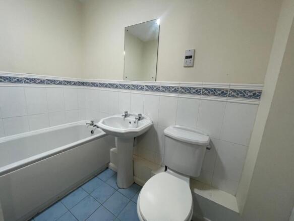 2 bed Flat to rent Image 5
